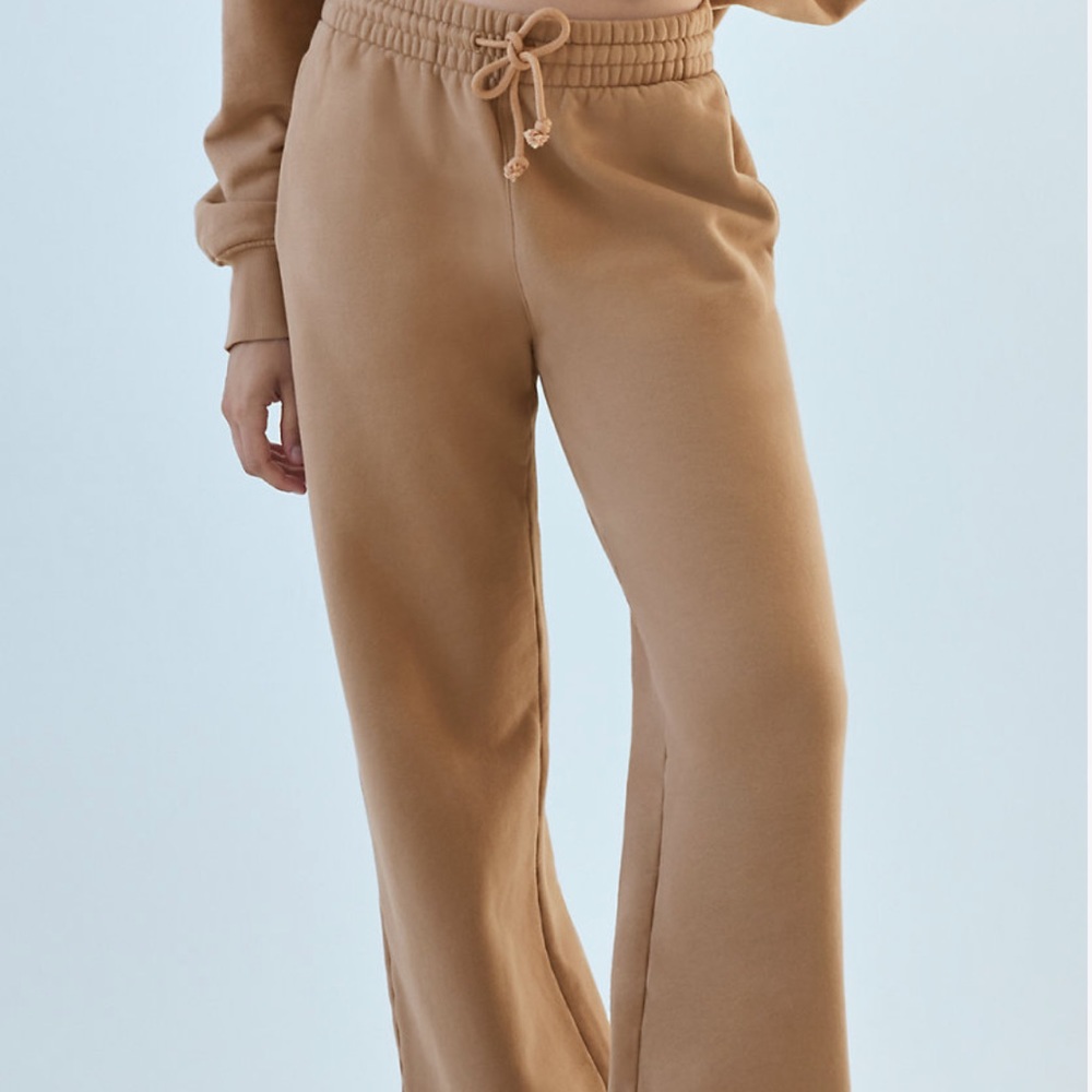 Aritzia TNA Cozy Fleece Boyfriend Wide Sweatpant